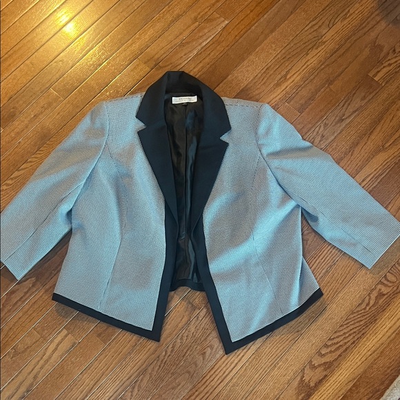 Tahari Jackets & Blazers - Tahari Black and Gray Women's Blazer